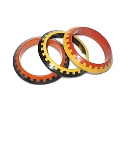 Bracelets et bracelets en résine de couleur personnalisés authentiques Motif de fleurs en acrylique de bonne qualité pour cadeaux et fiançailles Inde - Product Image 1