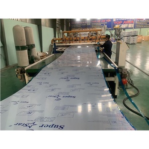 Film étirable souple en PEBDL blanc personnalisé Film plastique de protection étanche à l'humidité par extrusion directe pour de multiples applications - Product Image 1