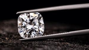 Diamante Suelto de Alta Calidad, Forma de Cojín, 1.5 CT, Geometría Estructurada, Corte Escalonado Equilibrado, Pulido Liso, Grado Alto - Product Image 6