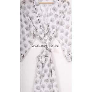 Kimono de algodón con estampado floral y bloque de mano único, escote en V con diseño simple y estampado floral con un toque de Patrimonio Cultural - Product Image 4