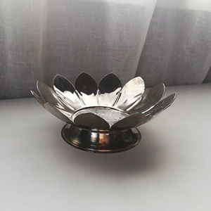 Bol décoratif en forme de fleur, finition argentée, centre de table, parfait pour la décoration de table à la maison, décoration de cuisine, provenance d'Inde - Product Image 1