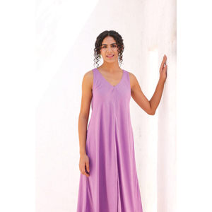 Robe longue en twill Kokum - Robe débardeur unie à volants floraux pour les journées de loisirs et les célébrations - Product Image 2