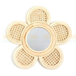 Blossom Mirror ÉCOLOGIQUE ET FAIT À LA MAIN Style Boho Design pour les espaces domestiques Prix abordable - Product Image 1