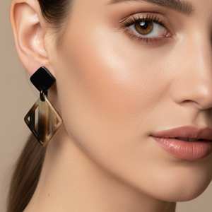 Boucles d'oreilles élégantes en corne de buffle d'eau d'origine vietnamienne, en formes variées, pour les stocks de boutiques, les marchés de revente et les ornements personnels élégants - Product Image 6