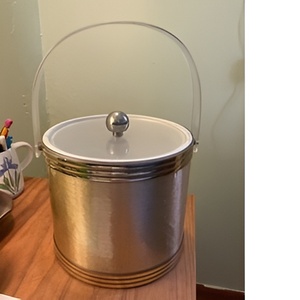 Cubo enfriador de hielo moderno y elegante, diseño clásico, cubos de hielo de Metal hechos a mano con acabado plateado con logotipo y Asa - Product Image 5