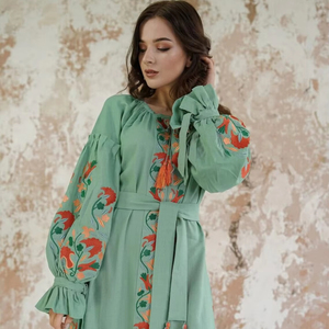 Recién llegado, vestido ucraniano, diseñador de moda, vestido largo, Base verde, bordado, algodón, bordado ucraniano, es cómodo de llevar - Product Image 1
