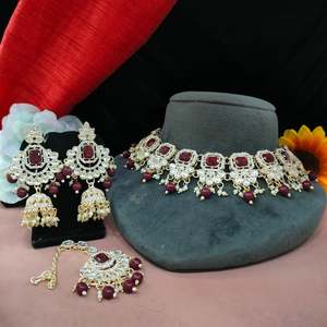 Ensemble de colliers artisanaux de luxe Kundan perles suspendues Maang Tikka élégance intemporelle affichage à la mode culturel - Product Image 2