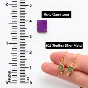 Pendientes colgantes rectangulares hechos a mano de 5x7 MM con piedras preciosas de Esmeralda cruda-Pyramid and Precious International - Product Image 2