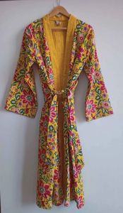 Chaqueta Floral Kantha para mujer, bata Kantha de algodón hecha a mano, ropa de playa larga acolchada de estilo indio para invierno - Product Image 2