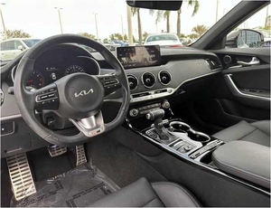 Elegante Kia Stinger GT-Line 2022 - Product Image 3