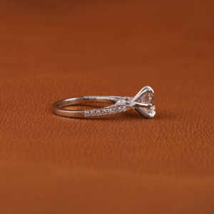 Anillo de compromiso de oro macizo de 18 quilates con diamante cultivado en laboratorio de 2,0 quilates, certificado IGI, regalo de cumpleaños perfecto para ella - Product Image 5