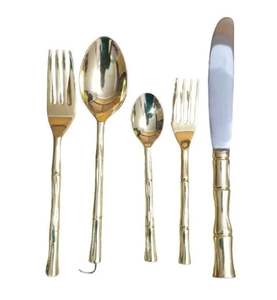 Juego de Cubiertos de Acero Inoxidable en Tono Dorado, Estilo Real, Elegante, Duradero, Ligero y Sostenible - Product Image 1