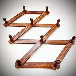 Merchandising de détail utilisant des cintres en bois élégants avec crochet pivotant pour systèmes de garde-robe personnalisés à bas prix - Product Image 1