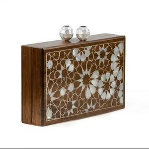 Sac à main de mariage islamique personnalisable avec incrustation de nacre et broderie indienne traditionnelle pour les mariées arabes - Product Image 1