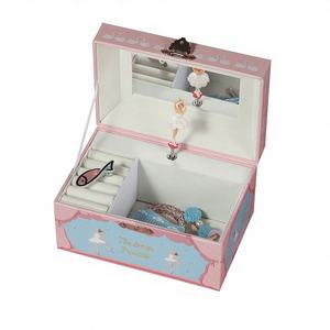 Boîte à musique en papier personnalisée avec cygne rotatif et chanson personnalisée, cadeau musical pour filles - Product Image 1