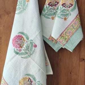 Ensemble de serviettes en coton gaufré imprimé Handblock de haute qualité Motif de couleur unie de luxe et très absorbant - Product Image 1