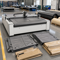 Machine de découpe de bâches CNC AMOR pour la production de bâches de camion