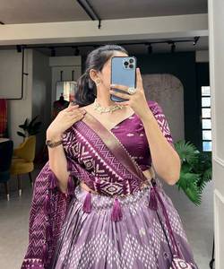 Ensemble en filet satiné Lehenga Choli, flottant comme un rêve et scintillant comme la lumière des étoiles, créant une aura magique - Product Image 2