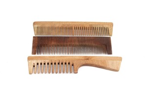 Peigne en bois moderne fait à la main, écologique, pour des cheveux sains, réduisant les frisottis et les cassures, vente en gros - Product Image 5