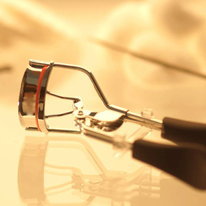 ที่ดัดขนตาแบบแยกส่วนสีเงินคุณภาพสูง พร้อมโลโก้สั่งทำพิเศษ  วัสดุสแตนเลสแบบเสียบปลั๊ก ไม่ทำให้ขนตางอ - Product Image 3