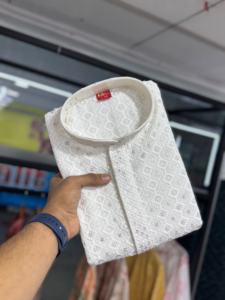 Ensemble pyjama Kurta élégant pour hommes Vêtements ethniques traditionnels pour mariages, festivals et événements culturels disponibles à la vente depuis l'Inde - Product Image 4