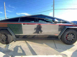 Cybertruck 2024 en perfecto estado - Product Image 2