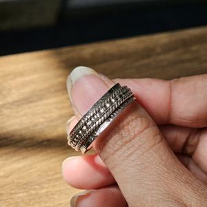 Elegante anillo de tres bandas giratorias con diseño popular de piedras preciosas de plata Lisa para fiesta de boda o anillo giratorio elegante de compromiso - Product Image 4