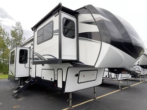 Caravane de camping-car d'occasion 2022 Dutchmen A-t-l-a-s 3802F-L-K-B - Product Image 2
