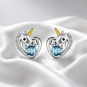 Orecchini a perno E423 a forma di cuore blu da donna, in lega di zinco placcata oro, con gemma taglio brillante e montatura a griffe, gioiello alla moda, idea regalo - Product Image 4
