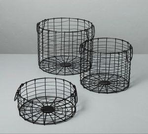 Cesta de Frutas Minimalista de Hierro, Diseñada para una Estética Sencilla del Hogar con Estructura Limpia y un Aspecto Compacto y Elegante - Product Image 1