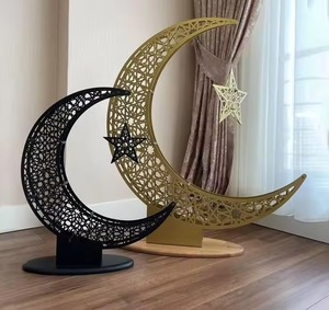 Adorno de Luna Creciente de Metal Hecho a Mano, Multicolor y Duradero para Ramadán, Ideal para Reuniones de Iftar y Suhoor - Product Image 1