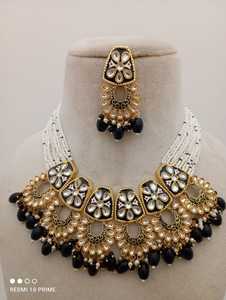 ชุดสร้อยคอโชการ์ไข่มุกเทียมของผู้หญิงสุดหรูลายมงกุฎประดับทองเหลืองไม้ไผ่ปรับแต่งได้ - Product Image 5