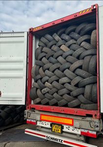 Pneus de camion radiaux sans chambre à air, neufs et d'occasion, avec garantie de 2 ans, chargement en conteneur en vrac depuis Anka pour remplacement de flotte - Product Image 2