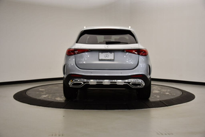 Mercedes-Benz GLC 300 4MATIC 2024 Usado en Excelentes Condiciones, Automático, Volante a la Izquierda, R20, Cuero Oscuro, SUV con Cámara Trasera y Portaequipajes de Aluminio - Product Image 3