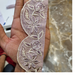 Cintas de 1 pulgada de ancho hechas a medida en tela de red de organza blanca bordada a máquina con lentejuelas para vestidos de novia - Product Image 4