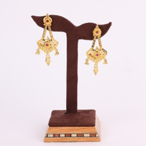 Boucles d'oreilles pendantes pour femme en plaqué or pour occasion spéciale en cuivre et laiton Chapado en Oro Oro Laminado pour les mariages - Product Image 1