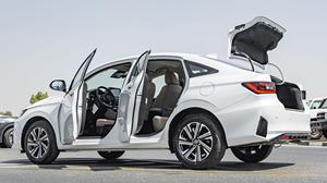 Prix d'enchères pour Voiture d'occasion YARISs 1.3P AT 2023-WHITE conduite à gauche/droite avec livraison rapide disponible - Product Image 3