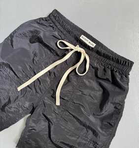 กางเกงขาสั้นวิ่งของผู้ชายฤดูร้อนพร้อมโลโก้ที่กำหนดเองพิมพ์ปิดเอวยางยืดสำหรับยิมออกกำลังกายนักรบสำหรับวัวสายคล้องกระเป๋า - Product Image 1