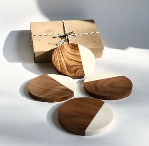 Sous-verres en bois d'acacia faits à la main de forme arrondie, vaisselle et ustensiles de cuisine, sous-verres en bois d'acacia naturel - Product Image 1