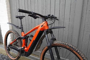 Vélo de montagne électrique A TUK Rand New Industrial Cub-e Stereo Hybrid 140 HPC Actionteam 750 en aluminium à double suspension, 60 km, garantie 3 ans - Product Image 2