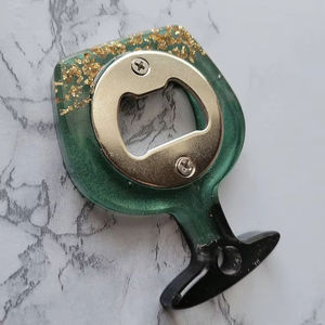 ที่เปิดขวดทำจากเรซินที่ทนทานพร้อมที่จับที่หรูหราเหมาะสำหรับการใช้งานประจำวันและเพิ่มสไตล์ให้กับคอลเลกชันที่จำเป็นในห้องครัว - Product Image 1