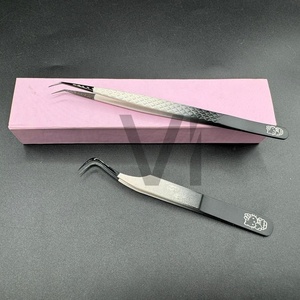 Pinzas de extensión de pestañas Hello Kitty de acero sostenible con logotipo personalizado, pinzas de extensión de pestañas con agarre de diamante de dos tonos para bota delgada de 90 grados - Product Image 3