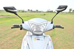 Scooter eléctrico de larga distancia personalizable de 15AH de doble suspensión para hombres, mujeres y niños con sensor inteligente directo desde la India - Product Image 3