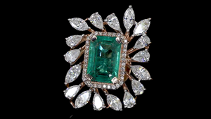 ต่างหูมรกตสีเขียวหรูหรา ประดับเพชรทรงมาร์คีส์และทรงลูกแพร์ที่เพาะเลี้ยงในห้องปฏิบัติการ - Product Image 5