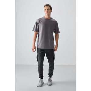 Camiseta Gris Oscuro 100% Algodón para Hombre, Gruesa y Suave, Corte Holgado, Estilo Básico-88377 - Product Image 3