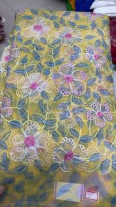 Tela de Organza Suave con Encaje y Bordado Floral, Material Elegante para Prendas Étnicas, Diseño de Alta Costura, para Confección de Saris, Lehengas y Vestidos - Product Image 5