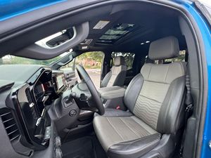 Chevrolet Silverado 1500 ZR.2 4x4 2023 con Luces LED, Techo Solar y Cámara Trasera de 360° - Product Image 4