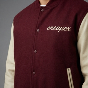 Blouson en laine bordeaux pour homme avec manches crème, logo personnalisé, col et poignets en tricot côtelé, fermeture à boutons-pression, style streetwear premium, veste bomber - Product Image 4