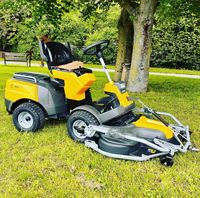 Tondeuse à gazon et balayeuse à neige Stiga Park Pro 900AWX avec moteur et autres équipements inclus, en vente dans le monde entier avec livraison rapide
