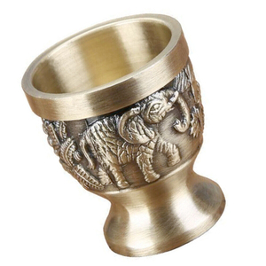 Gobelet à vin en laiton de couleur or de qualité supérieure avec un design gravé bien poli, parfait pour les boissons élégantes - Product Image 5